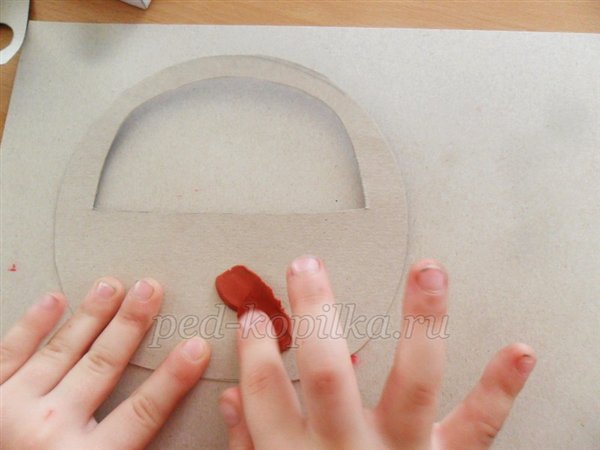 Пластилинография з елементами паперової аплікації в дитячому садку