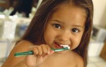 Навіщо потрібно чистити зуби. Корисна інформація для школярів та їх батьків