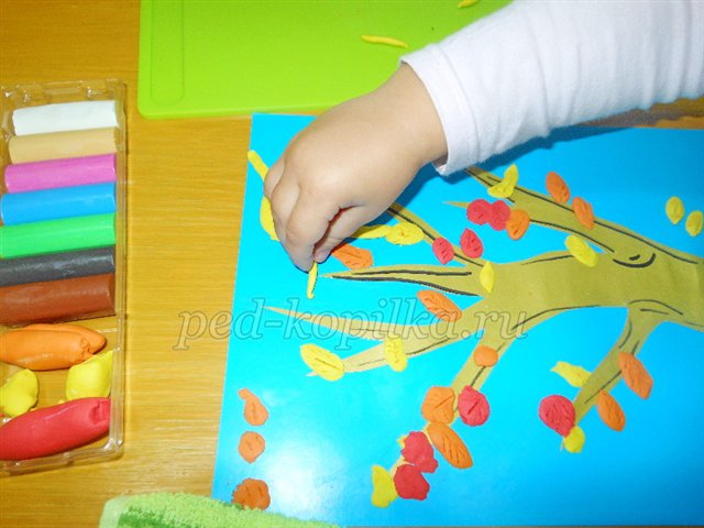 Дрібничка дерево восени