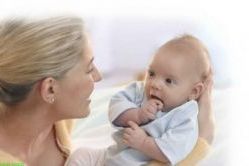 Як займатися розвитком дитини від народження до 2 місяців