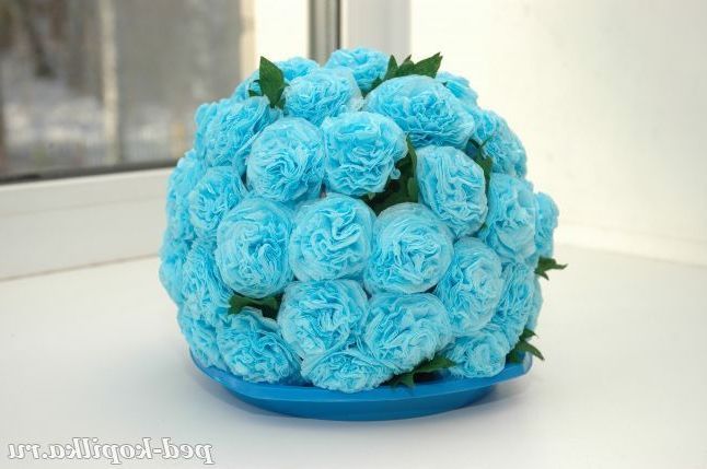 Блакитний квітковий куля