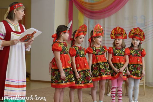 Ми матрьошки розписні, та красуні!