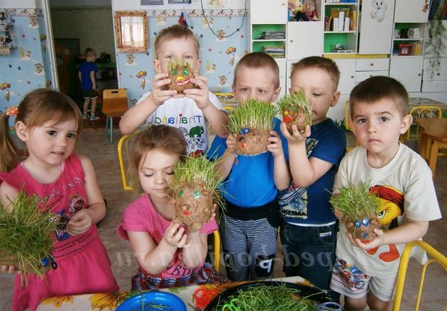 Діти і травянчики