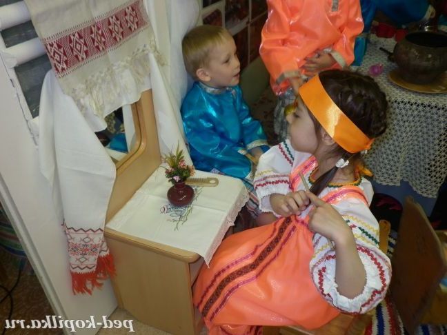 У російській хаті!