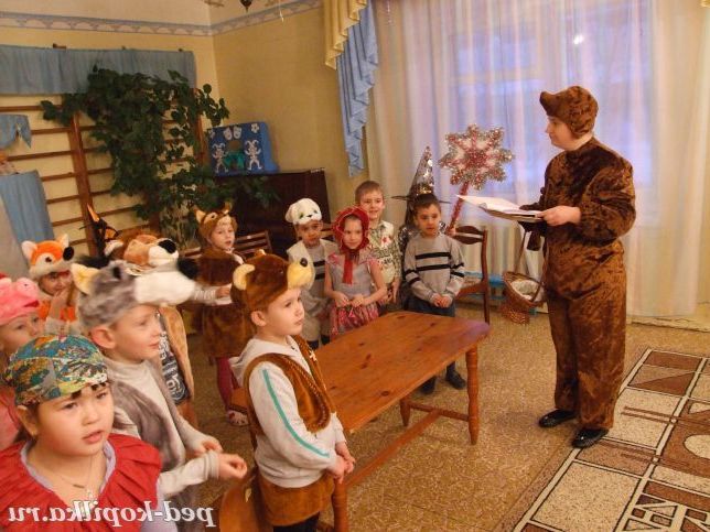 Останні настанови Ведмедики перед подорожжю по садку.