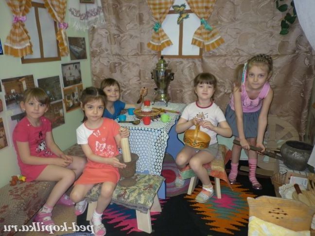 У російській хаті!