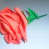 Троянда з гофрованого паперу