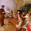Останні настанови Ведмедики перед подорожжю по садку.